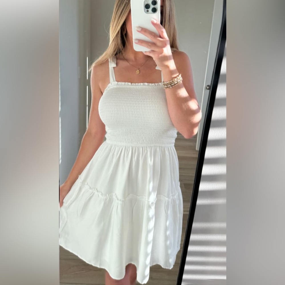 Cute white dress (adjustable tie shoulders) size small
